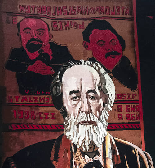 Ковер художника Таира Салахова «Красное колесо» вместил в себя еще один ковер образца 1938 года
