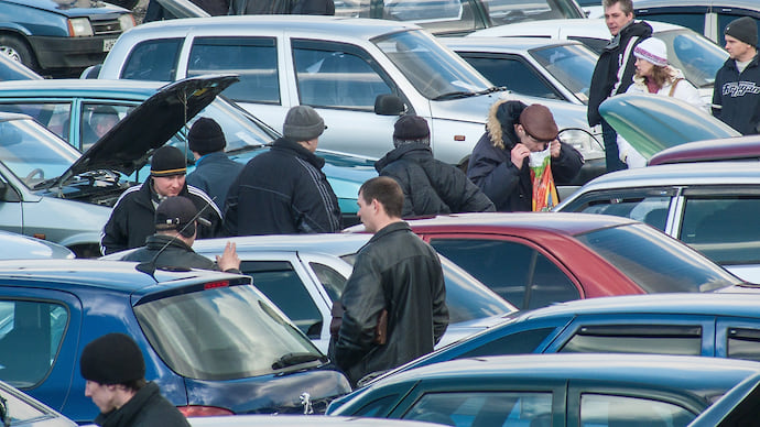 Старые машины покатились за новыми