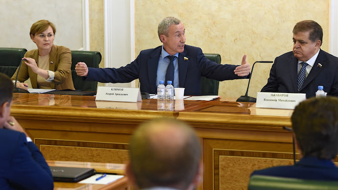В места не столь возбужденные