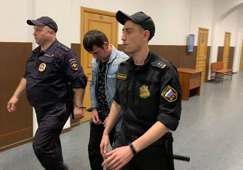 Мосгорсуд отклонил апелляцию Данила Беглеца на арест, но обвиняется он теперь в применении насилия в отношении представителя власти