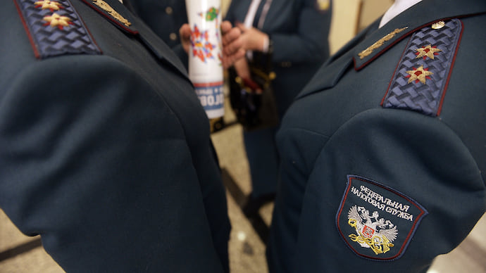 Налоговики стареют и выравнивают гендерный баланс