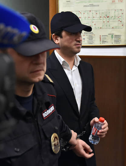 Заместитель гендиректора «Аэрофлота» Владимир Александров не смог убедить суд отправить его под домашний арест