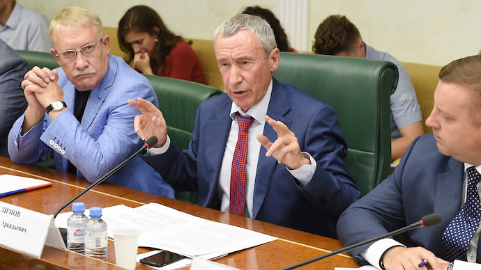 Граждане России не чувствуют руку Запада