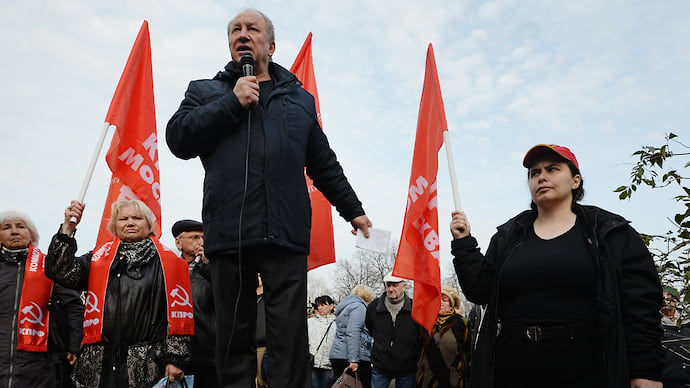 Оппозиция встает против «Солнца»