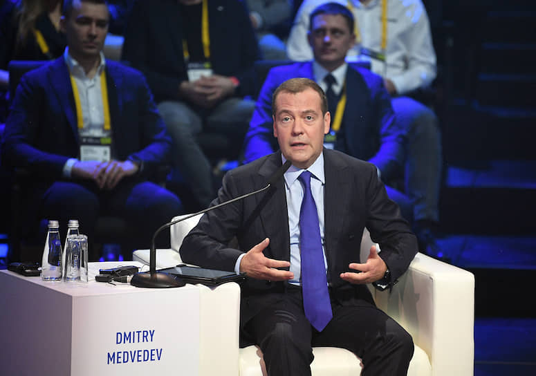 Дмитрия Медведева удручает отставание России в инновациях из-за регуляторных тормозов, но разблокировать их пока не удается