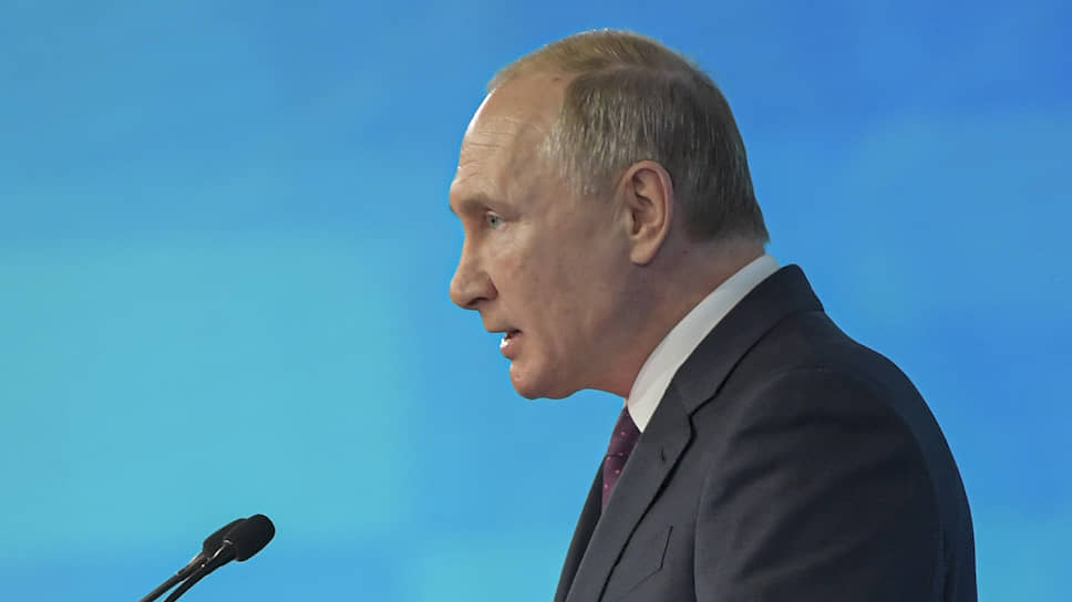 Что делал Владимир Путин на съезде «Единой России» с «Единой Россией»