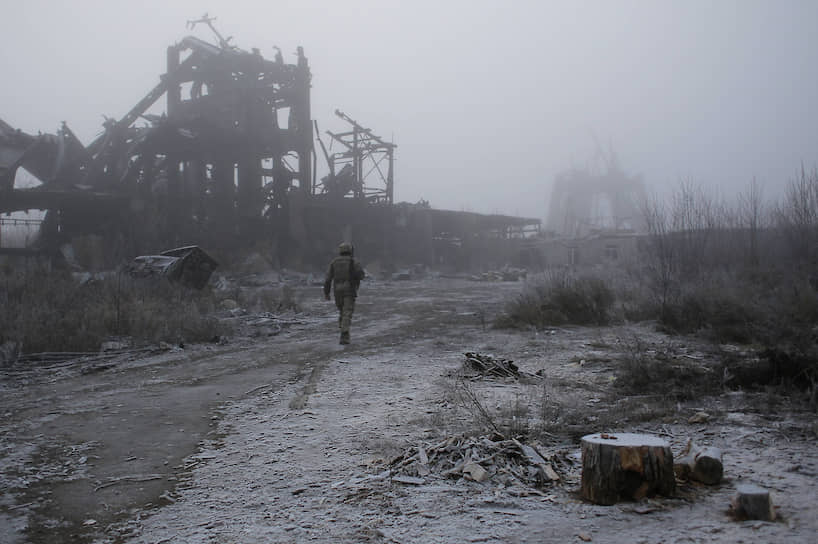 Идеи Киева по поводу того, как закончить конфликт на востоке Украины и вернуть Донбасс, не разделяют ни непризнанные республики, ни Москва