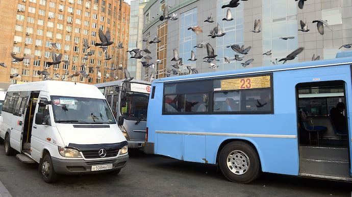 В автобусы набились кураторы