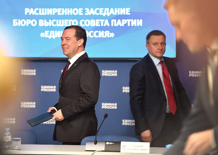 Зампред Совбеза Дмитрий Медведев приехал на бюро Высшего совета «Единой России» в таком же хорошем настроении, в каком это делал председатель правительства