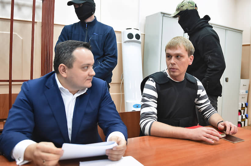 Адвокат Сергей Бадамшин (слева) и журналист Иван Голунов