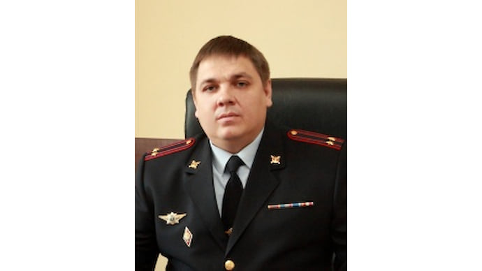 Гаишник необъяснимо обеспечил жильем родителей