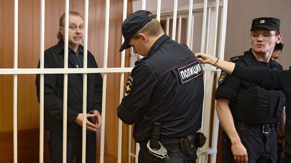 После того как обвинение запросило для Олега Коршунова 12 лет, экс-замдиректора ФСИН попросил судью не брать грех на душу