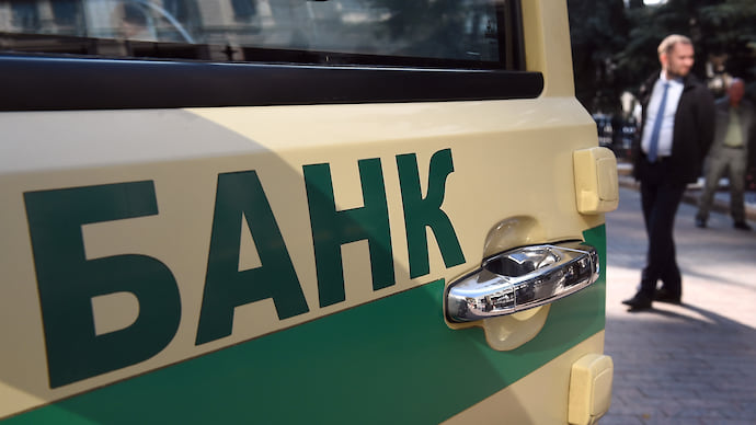 Малые банки научились балансировать