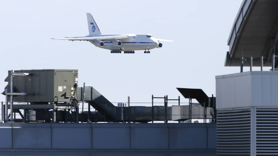 Медицинский груз из России был доставлен «Русланом» воздушно-космических сил РФ в аэропорт JFK 1 апреля