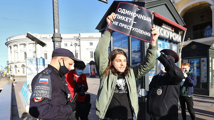 Граждане предпочитают пикеты митингам