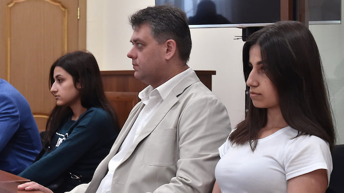 Сестрам Хачатурян добавили три тома