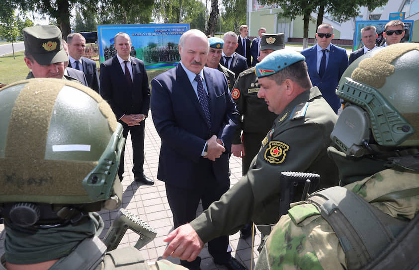 Александр Лукашенко готов опереться на армию 
