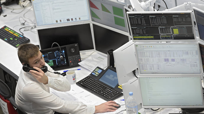 Фондам помогли корпорации