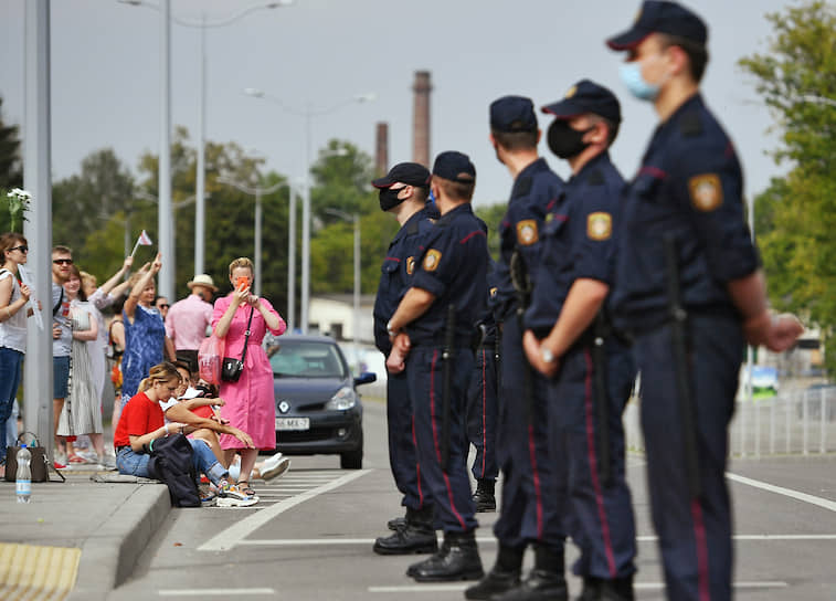 Митинги и забастовки в Белоруссии не прекращаются, но то, каким будет следующий этап противостояния, похоже, не представляют себе ни протестующие, ни силовики