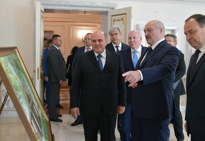 Премьер-министр России (слева) Михаил Мишустин и президент Белоруссии Александр Лукашенко