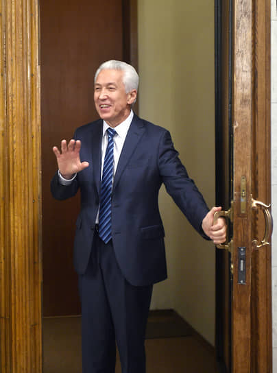 Владимир Васильев отправился в Дагестан прямиком из Госдумы, но на новой работе ему больше пригодился опыт генерала МВД
