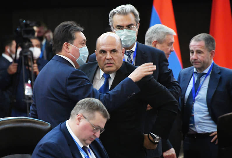  Председатель правительства России Михаил Мишустин (в центре) во время заседания межправительственного совета стран ЕАЭС