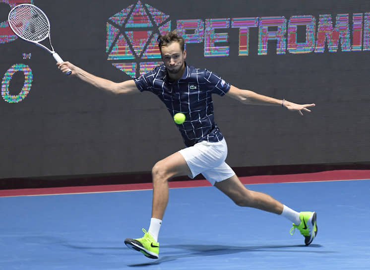 Теннисист Даниил Медведев во время матча против Райлли Опелки