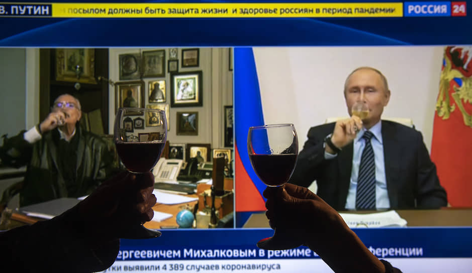 Никита Михалков украсил своим убранством монитор Владимира Путина