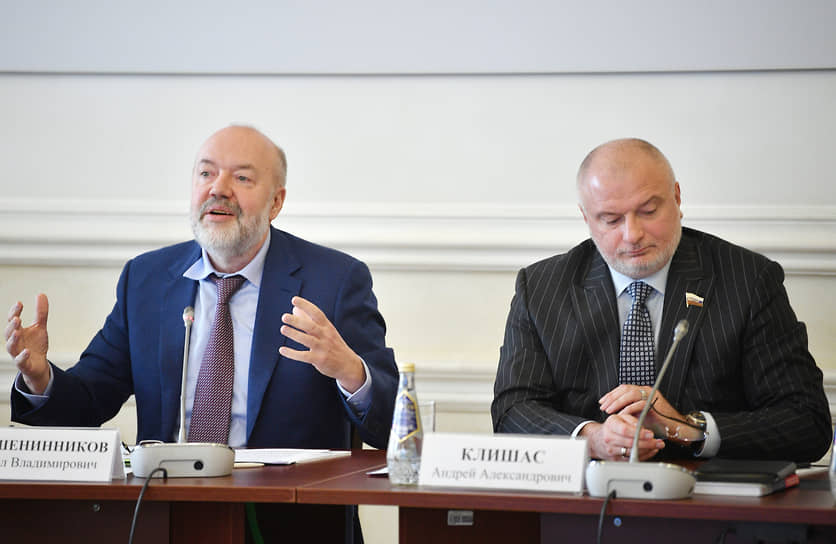 Павел Крашенинников (слева) и Андрей Клишас считают, что понятие неприкосновенности бывшего президента необходимо значительно расширить