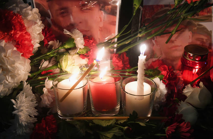 Акция в память о погибшем 12 ноября активисте Романе Бондаренко прошла у посольства Белоруссии в Москве