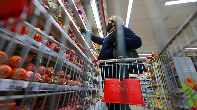 Потребление оседлало качели