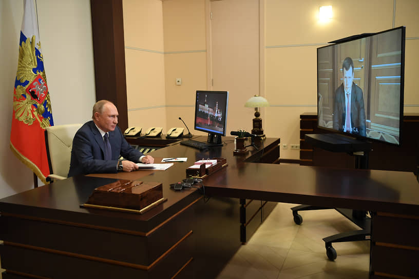 Президент России Владимир Путин во время разговора с Сергеем Куликовым