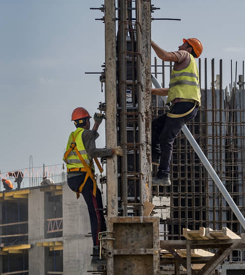 Повышение зарплат на российском строительном рынке не решило проблему дефицита рабочих рук из-за отъезда мигрантов из России