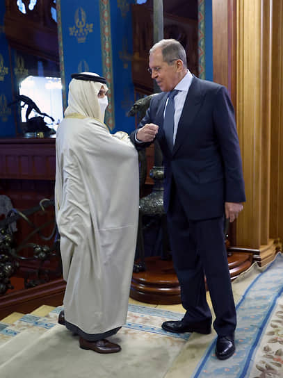 Министр иностранных дел Саудовской Аравии Фейсал бен Фархан Аль Сауд (слева) и министр иностранных дел России Сергей Лавров
