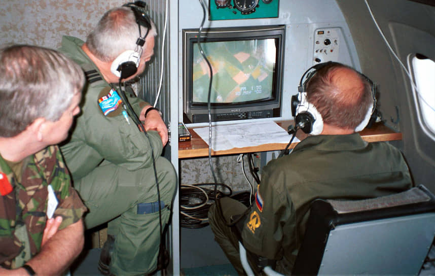 Российские военные теперь не смогут инспектировать с воздуха территорию стран НАТО (на фото: полет в 2000 году в рамках Договора по открытому небу)