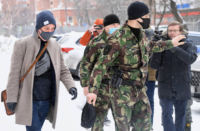 Иван Голунов (слева) во всех деталях вспомнил день, когда ему подбросили наркотики