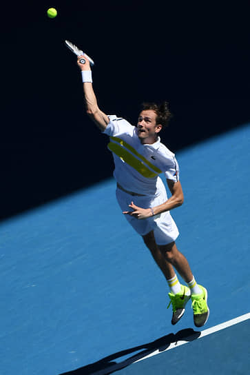 Победив канадца Вашека Поспишила в трех партиях, Даниил Медведев стал одним из пяти российских теннисистов, вышедших во второй круг Открытого чемпионата Австралии