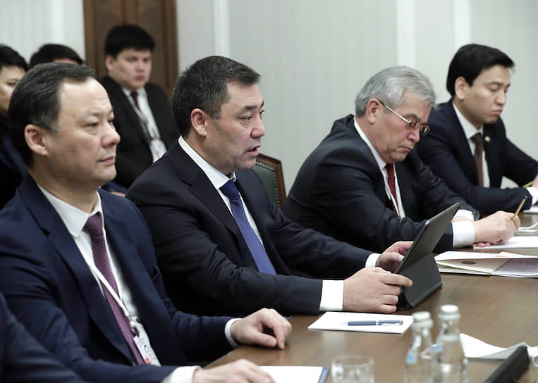 Президент Киргизии Садыр Жапаров (в центре)