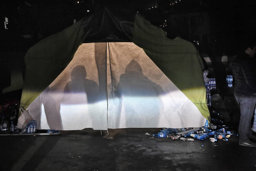 Палаточный лагерь оппозиционных активистов в Ереване