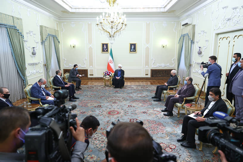 Встреча министра иностранных дел России Сергея Лаврова с президентом Ирана Хасаном Рухани (в центре)