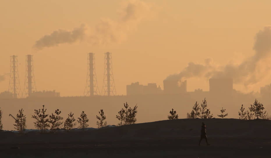 Критики принятого Госдумой в первом чтении законопроекта об ограничении выбросов парниковых газов считают, что он излишне мягок по отношению к бизнесу