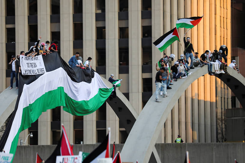 Митинг в поддержку Палестины в Торонто