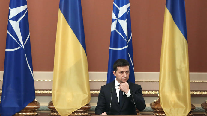 Владимир Зеленский зелен еще для НАТО