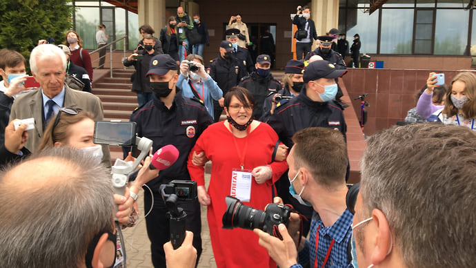 Местных депутатов выдавили в интернет