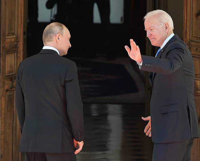 Президенты России и США Владимир Путин и Джо Байден