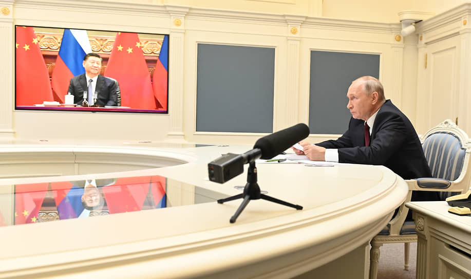 Владимир Путин и Си Цзиньпин честно старались разглядеть друг друга