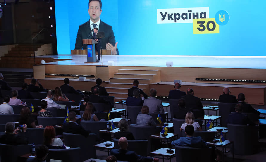 Владимир Зеленский выступил на форуме  «Украина 30. Международная политика» 