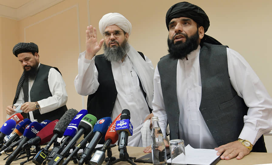 Представители делегации политического офиса движения «Талибан» (террористическая организация, запрещена в России) слева направо: Абдул Латиф Мансур, Шахабуддин Делавар и Мохаммад Сохайл Шахин 