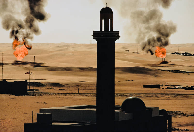 Страны ОПЕК+ договорились об умеренном наращивании добычи нефти, согласовав особые условия для ОАЭ