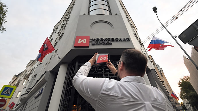 Индексы очищаются от нефти